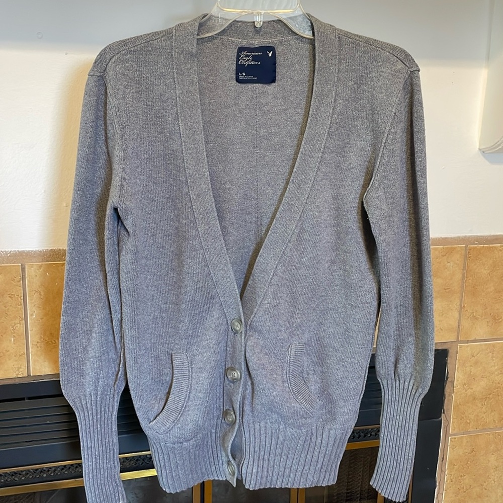 American Eagle Women’s Basic Fitted Grey Cardigan (size L)